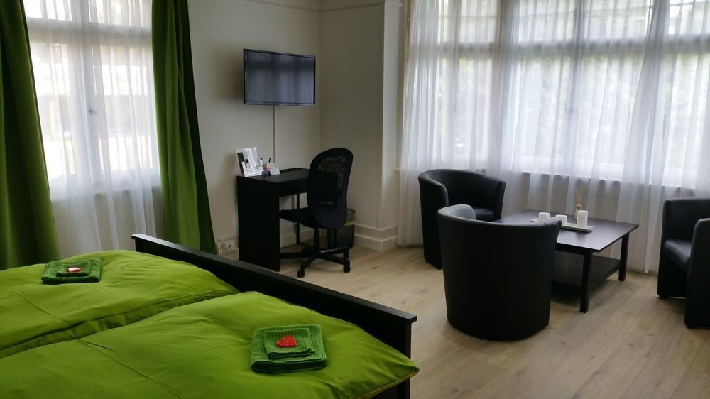 Max Aviation Villa & Apartments Берн Экстерьер фото