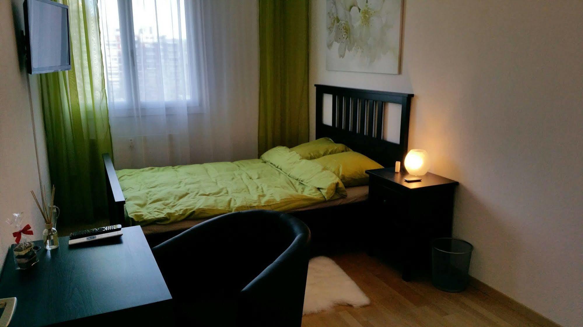 Max Aviation Villa & Apartments Берн Экстерьер фото